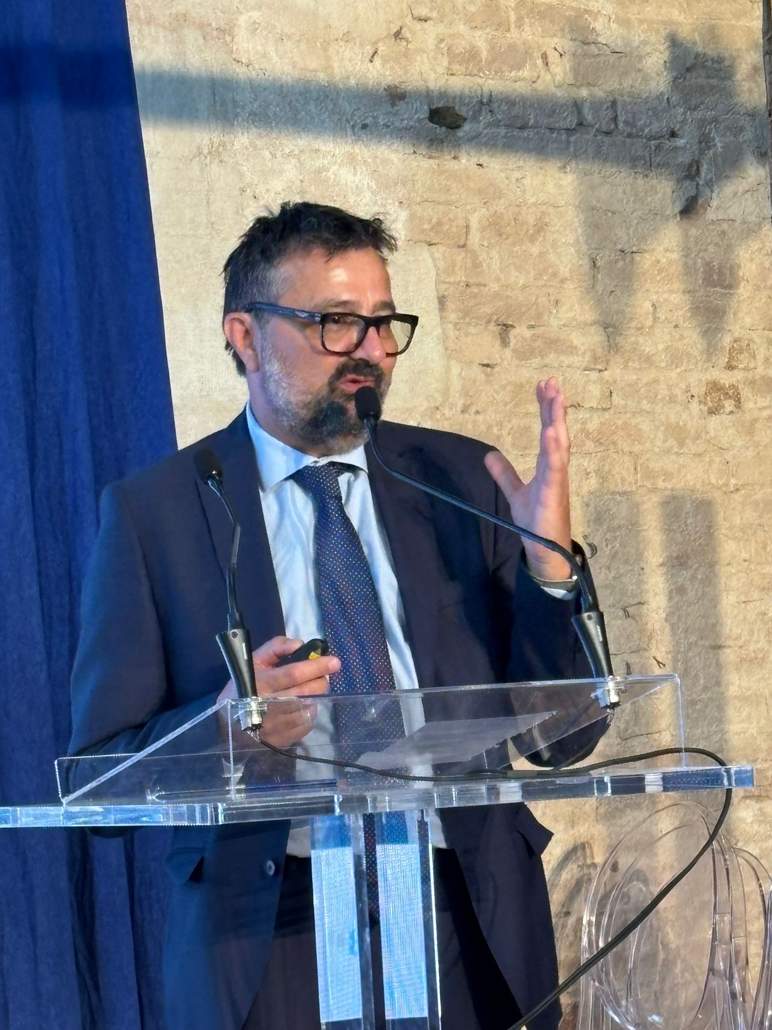 Testa