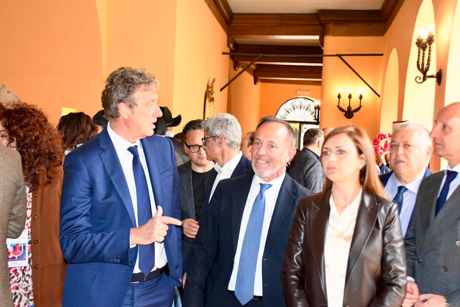 Acampora, Righini e Palazzo